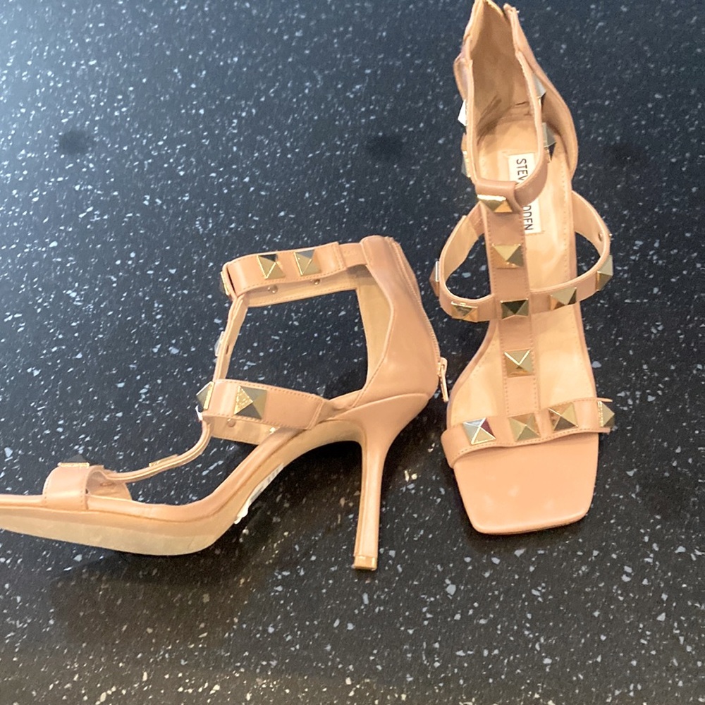 Steve Madden never been worn sandals with no studs back zipper